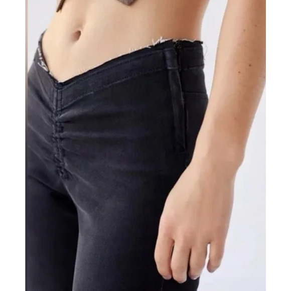 BDG Ruched V-Front Flare Jeans Womens 26 Black Distressed Stone Wash Side Zip - Picture 4 of 10